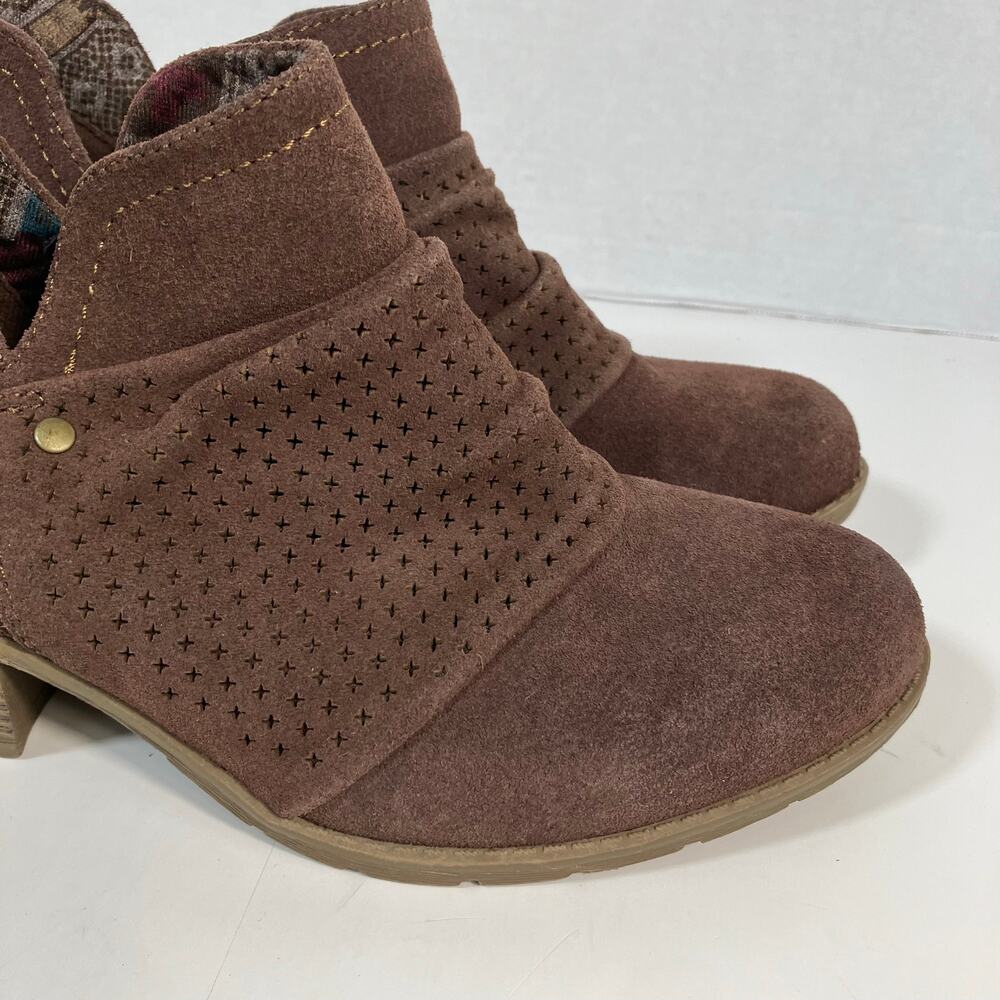 Earth Origins Sz 6.5 Wide Amanda Perforated Ankle Bootie Brown Suede NO INSOLES - Picture 9 of 16